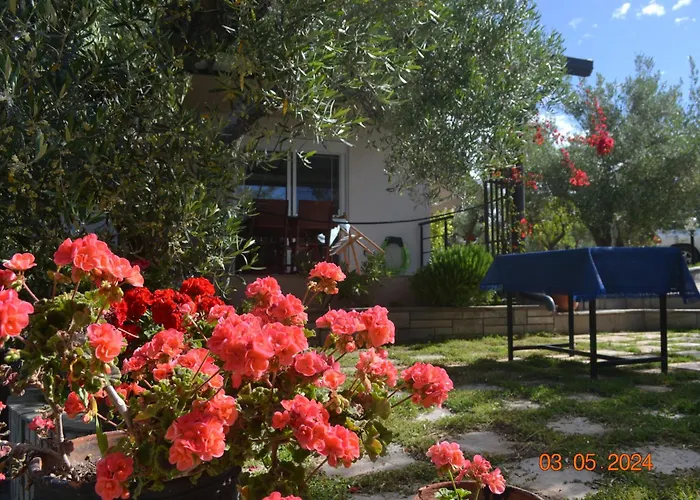 빌라 Beautiful Maisonette 네아 모우다니아