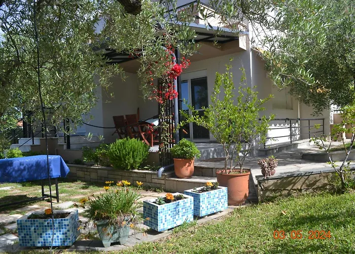 빌라 Beautiful Maisonette 네아 모우다니아