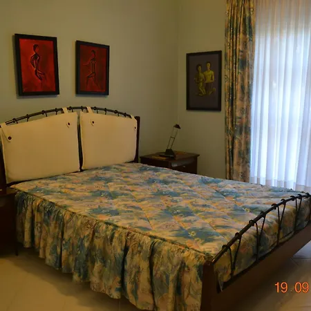 Vilă Beautiful Maisonette *