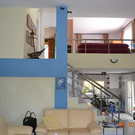 Vilă Beautiful Maisonette *